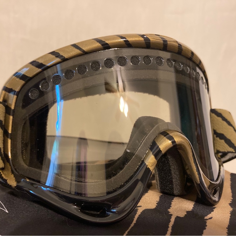 Oakley Shaun White Signature Series O Frame Snowboarding Ski Goggles Youth XS